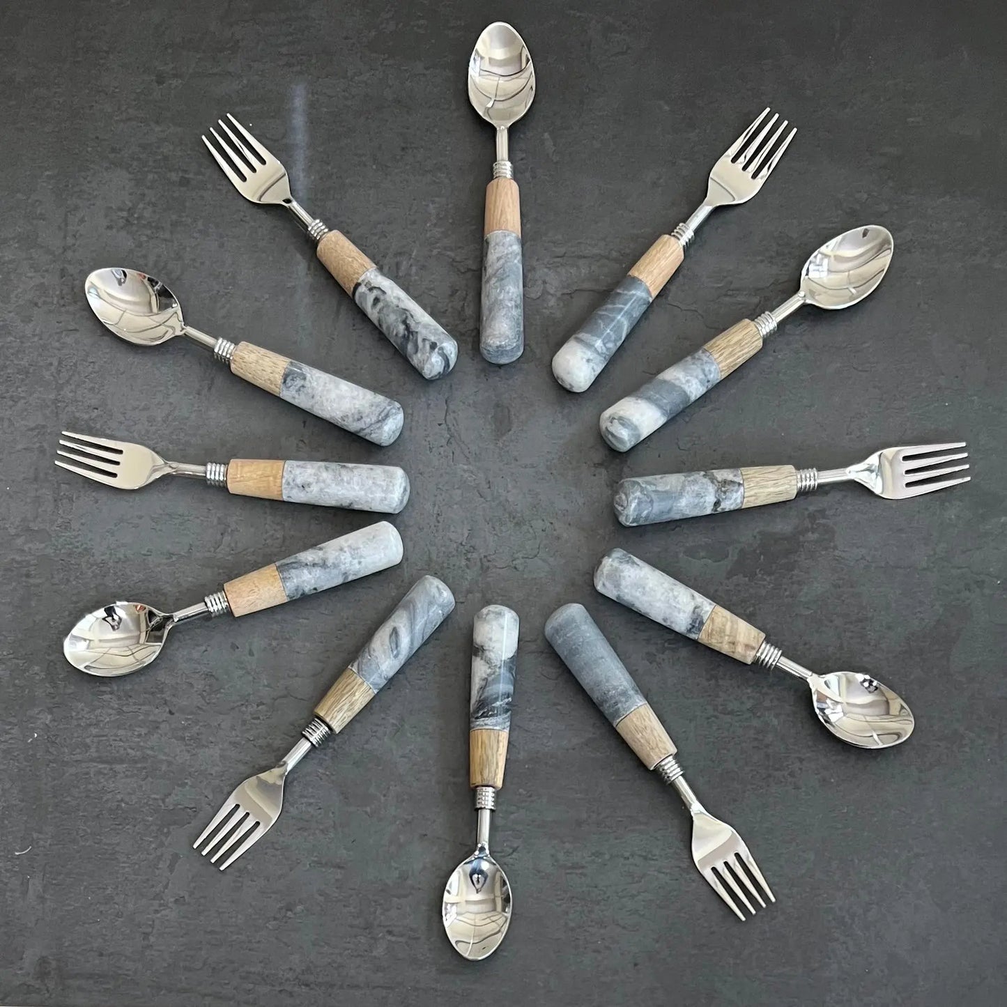 Grainy Wood - Cutlery Set of 12 Ichkan