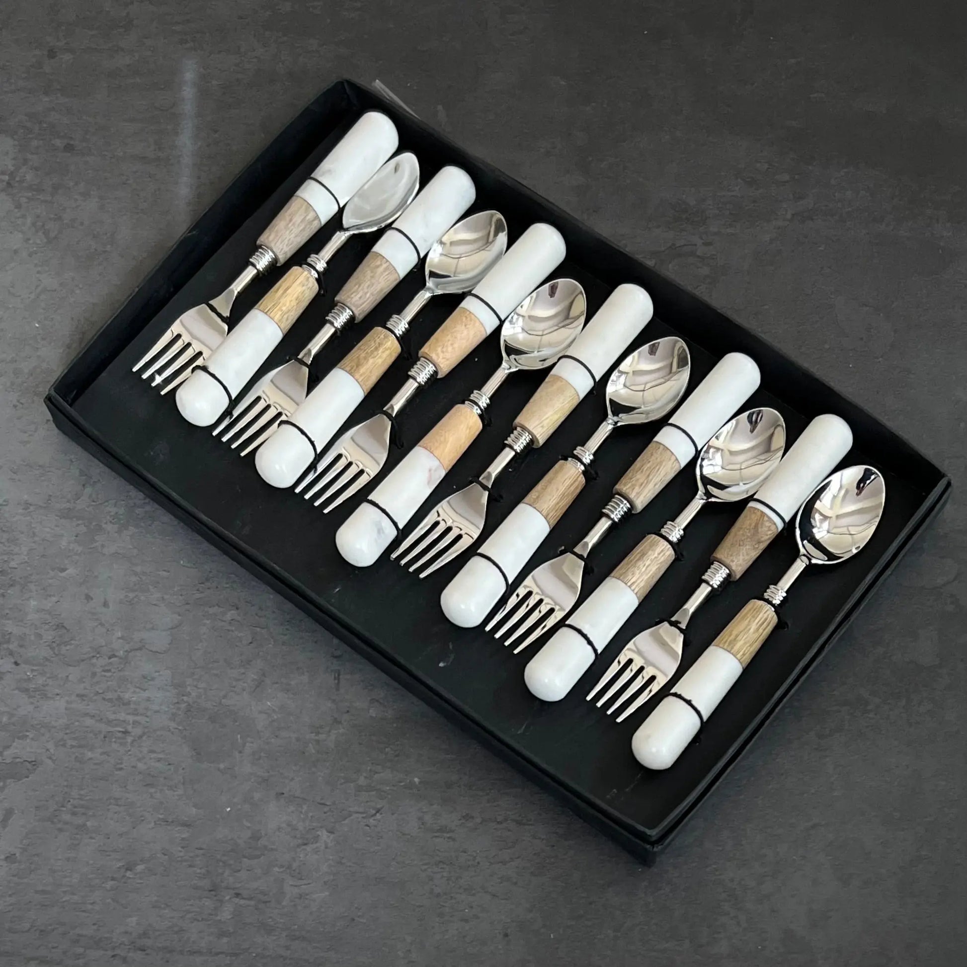 White Wood - Cutlery Set of 12 Ichkan