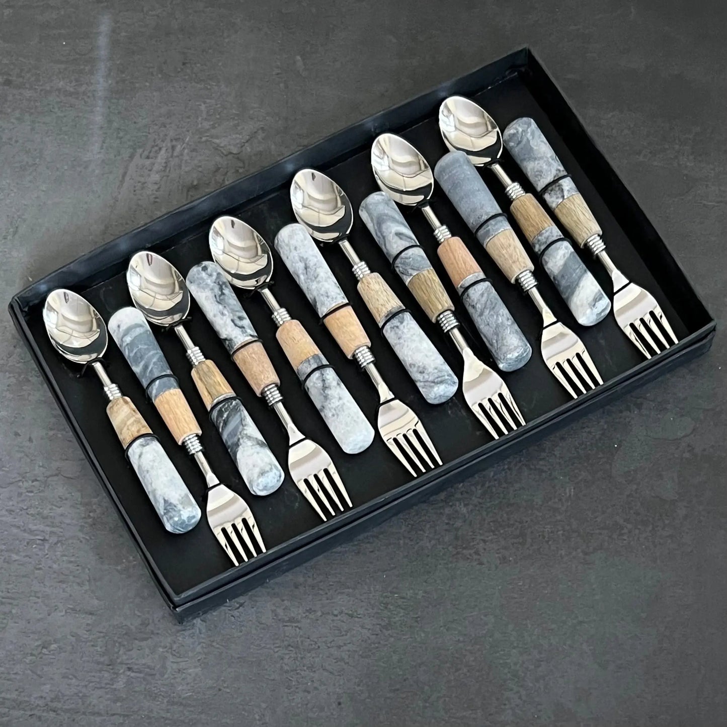 Grainy Wood - Cutlery Set of 12 Ichkan